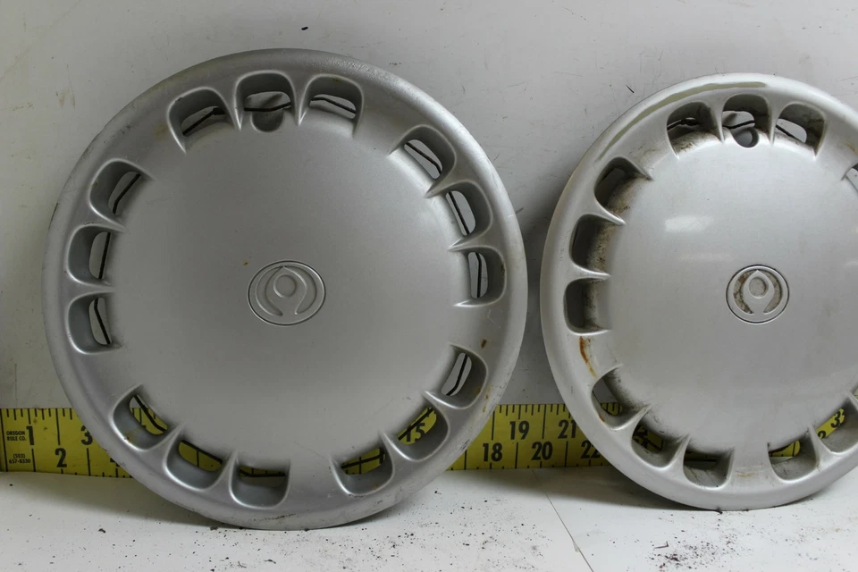 Juego de 4 tapacubos de 14" usados OEM GA2K37170B 1993-1997 Mazda 626 (3436) Foto 2 de 4