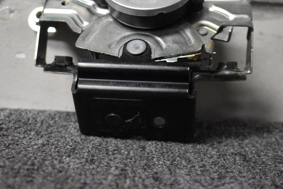 Acutador de puerta trasera Subaru Outback Limited 2015-2019 fabricante original de fábrica Foto 3 de 4