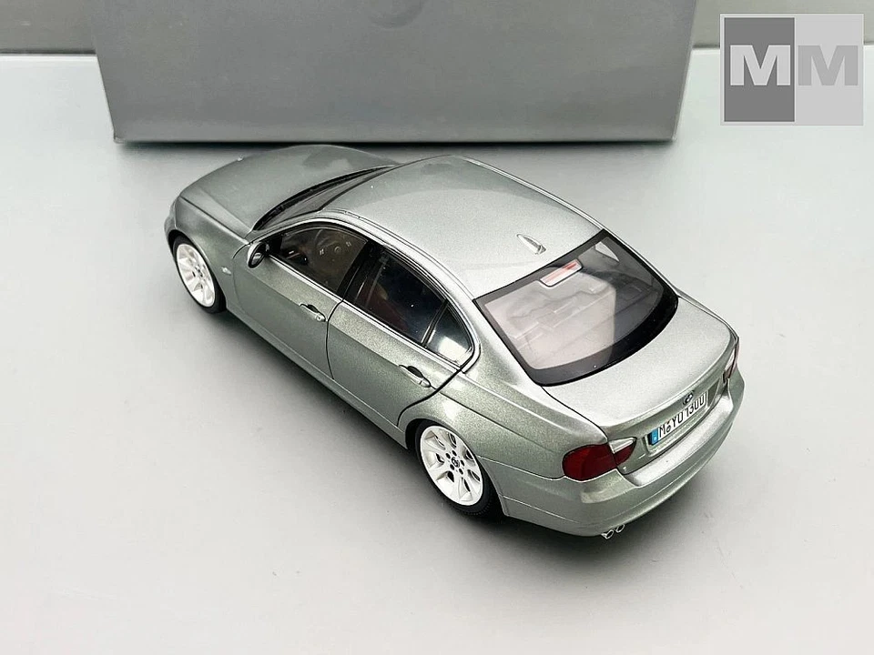 BMW 3er E90 metallic 2005-2012 1/18 KYOSHO 80430392145 - Bild 2 von 4