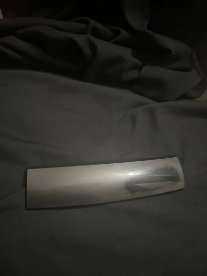 ✅❗️Pontiac G8 GT 2008 2009 consola central por encima de la cubierta de ajuste de tornillo de ventilación trasera OEM Foto 2 de 4