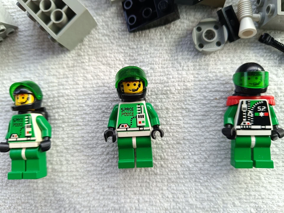 Lego SPACE Police 6897 Rebel Hunter 6813 Galactic Chief 6852 Sonar Security 1969 - Bild 4 von 4