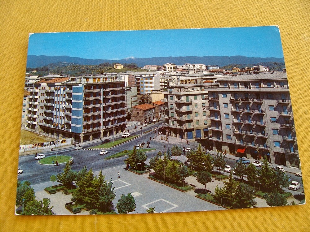 Foto 1 di 2