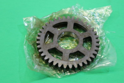 NOS KAWASAKI ZX750 OUTPUT 2ND GEAR 37T PART# 13260-1292