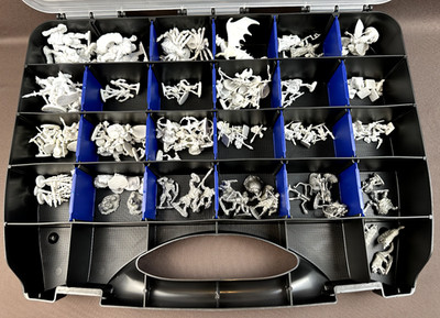 D&D Minis / Miniaturen / Reaper Miniatures Sammlung 135 Stück in Sortierbox 