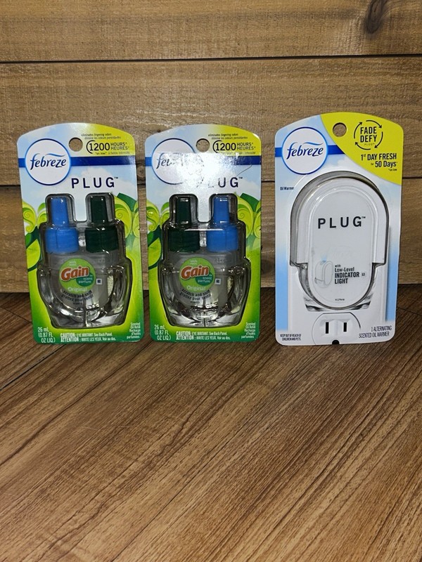 Febreze Plug In Fresh Scented Oil Refill and Warmer Set NEW