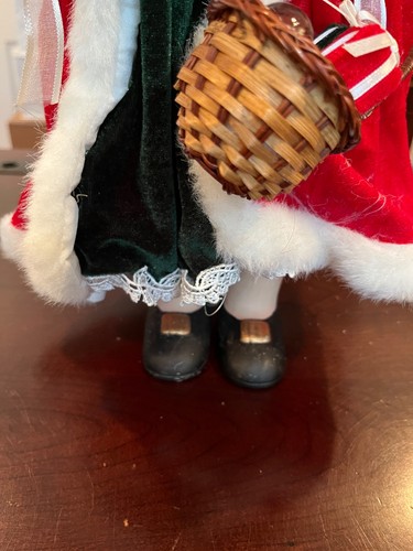 18" Porzellan Frau Claus trägt rot und grün Geschenke und Korb - Bild 5 von 6