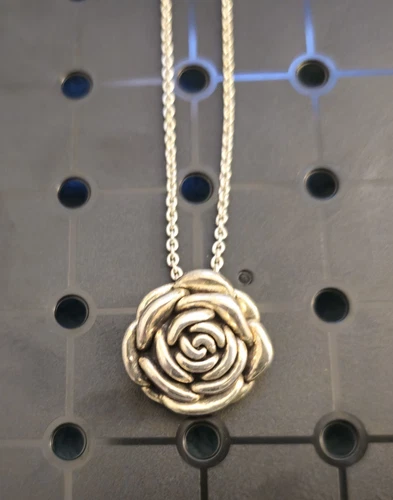 925 Sterling Silver Vintage Gorgeous Hollow Rose Shape Statement Pendant (10g)