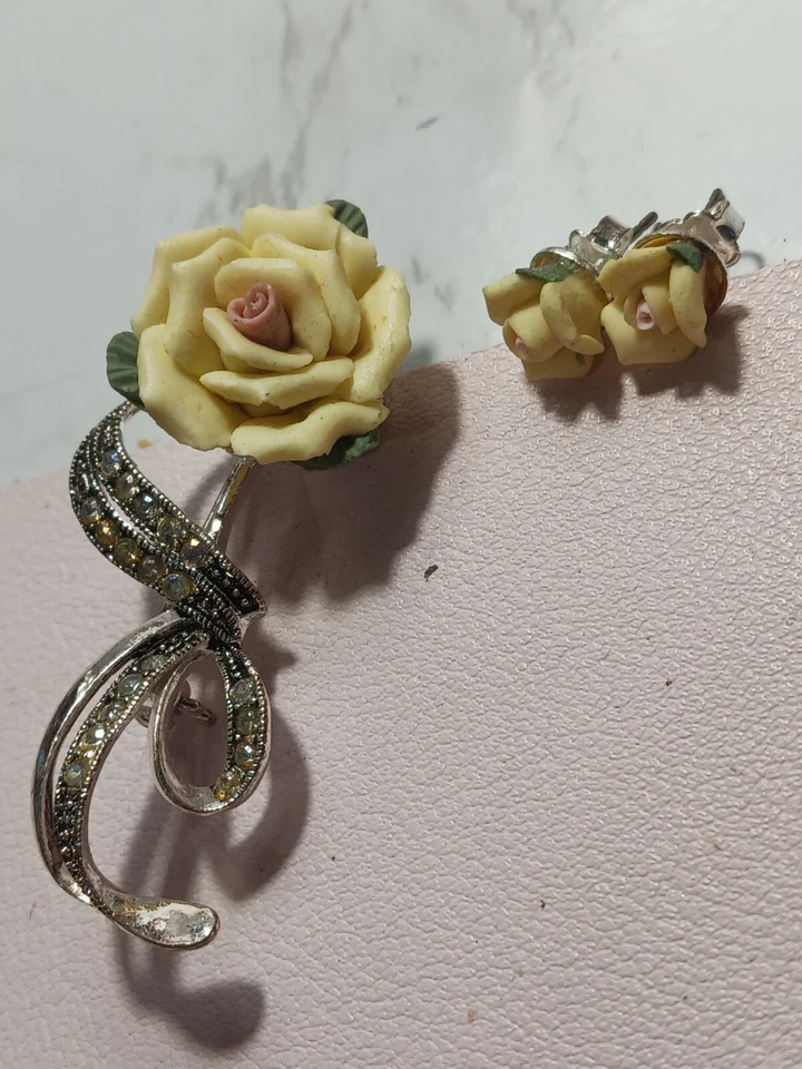Broche y Pendientes AVON Vintage Años 80 Tono Plata Rosa Amarilla - Firmado Foto 2 de 4