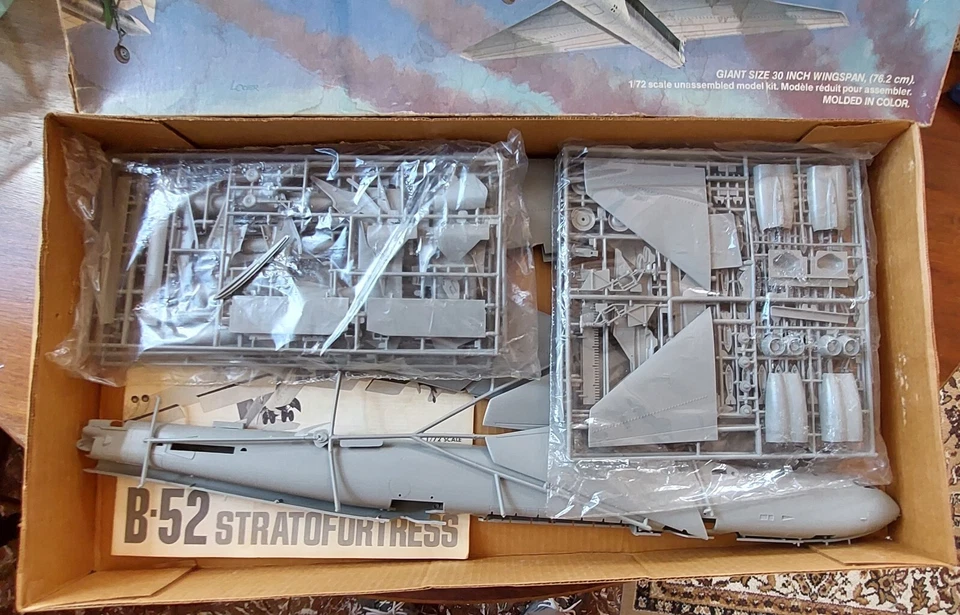 MONOGRAM 8292 B-52 STRATOFORTRESS - kit 1/72 INTATTO (RARE and Vintage kit) - Imagem 2 de 4
