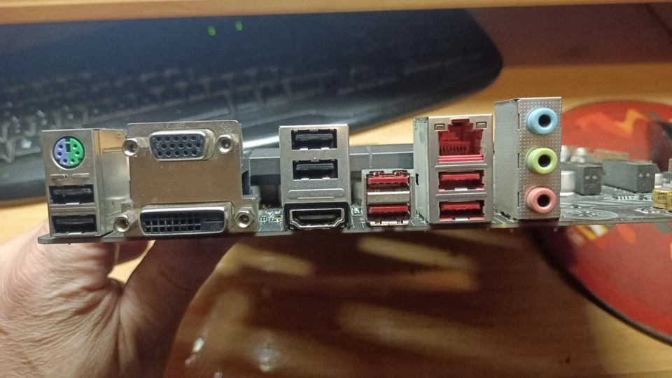 MSI B350M Bazooka AMD AM4 Desktop Placa Madre para piezas - Imagen 3 de 4