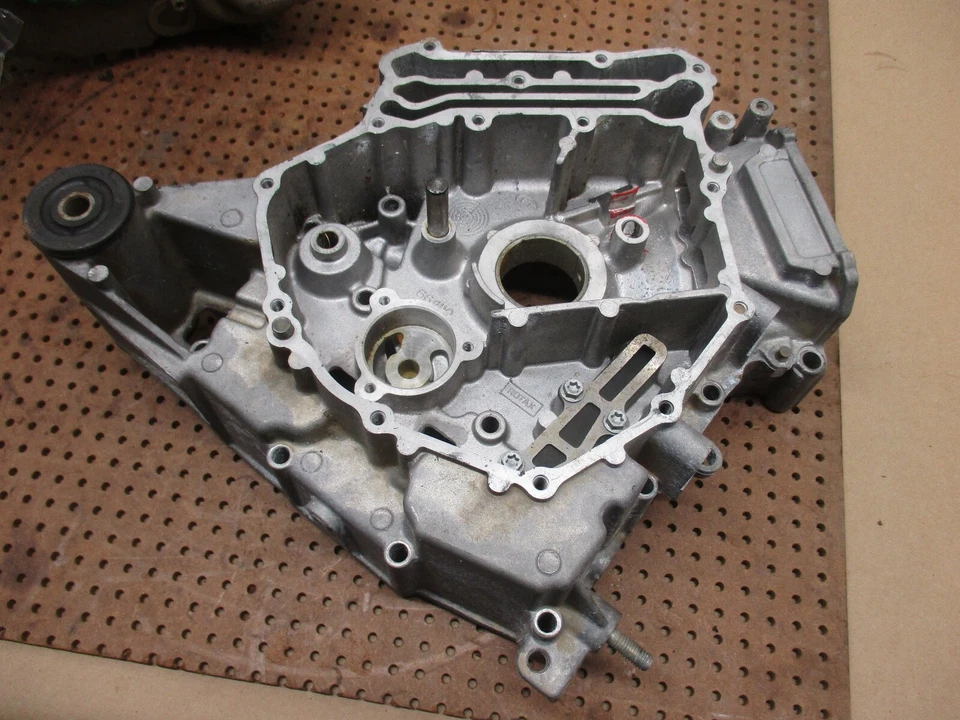 Корпуса двигателя 2007 Can-Am Outlander Max 650 XT 4X4 420685317, 420611146 (0196) - Изображение 2 из 4