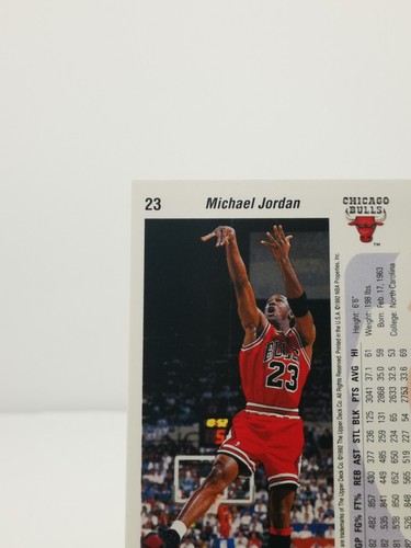 1992-93 Upper Deck #23 Michael Jordan Chicago Bulls HOF - Picture 7 of 10