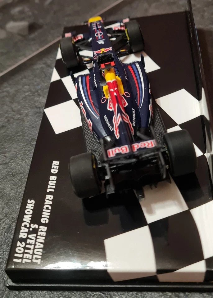 Modellino F1 1:43 Red Bull RB7 Vettel 2011 - Minichamps - Immagine 4 di 4