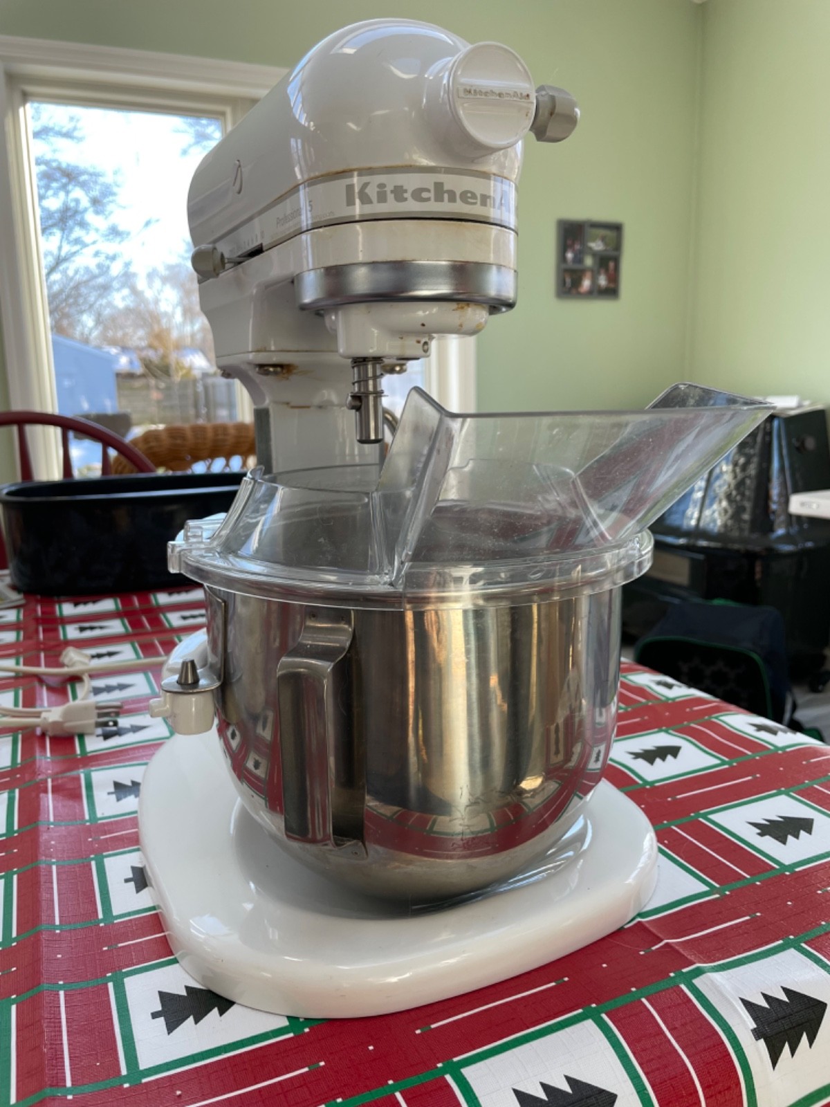 KITCHEN AID STAND MIXER w 5.5Qt. Stainless Steel Bowl 