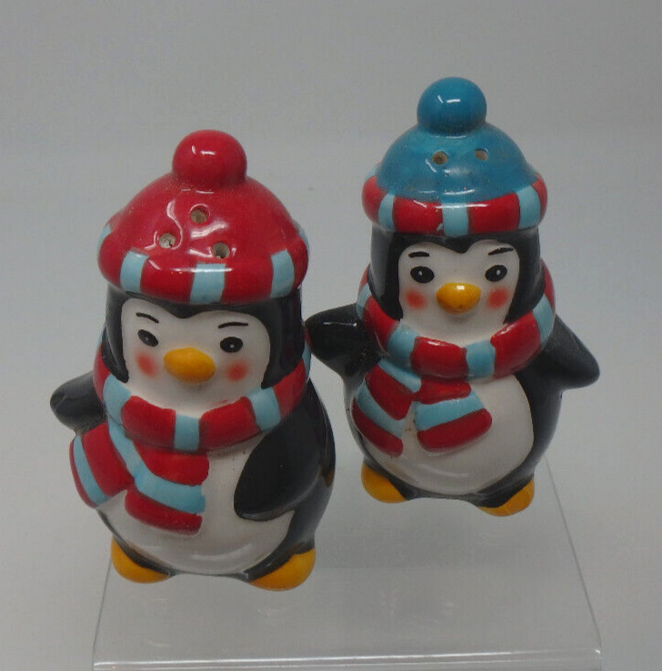 Cute Pair of Ceramic Penguins in Red & Blue Hats & Scarves Salt & Pepper Shakers