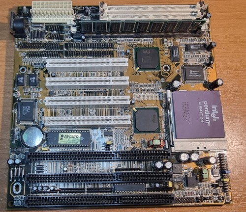 Jet Way J-5TXB R2 - Pentium MMX 200MHZ - 32MB Ram - Picture 1 of 12