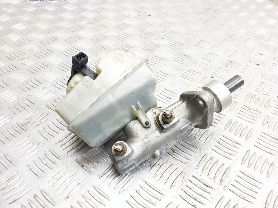 Cilindro de freno principal diésel Volvo S70 V70 V70 XC 1998 103 kW UST109199 Foto 3 de 3