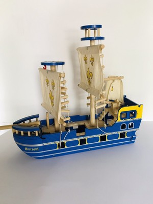 le toy pirate ship