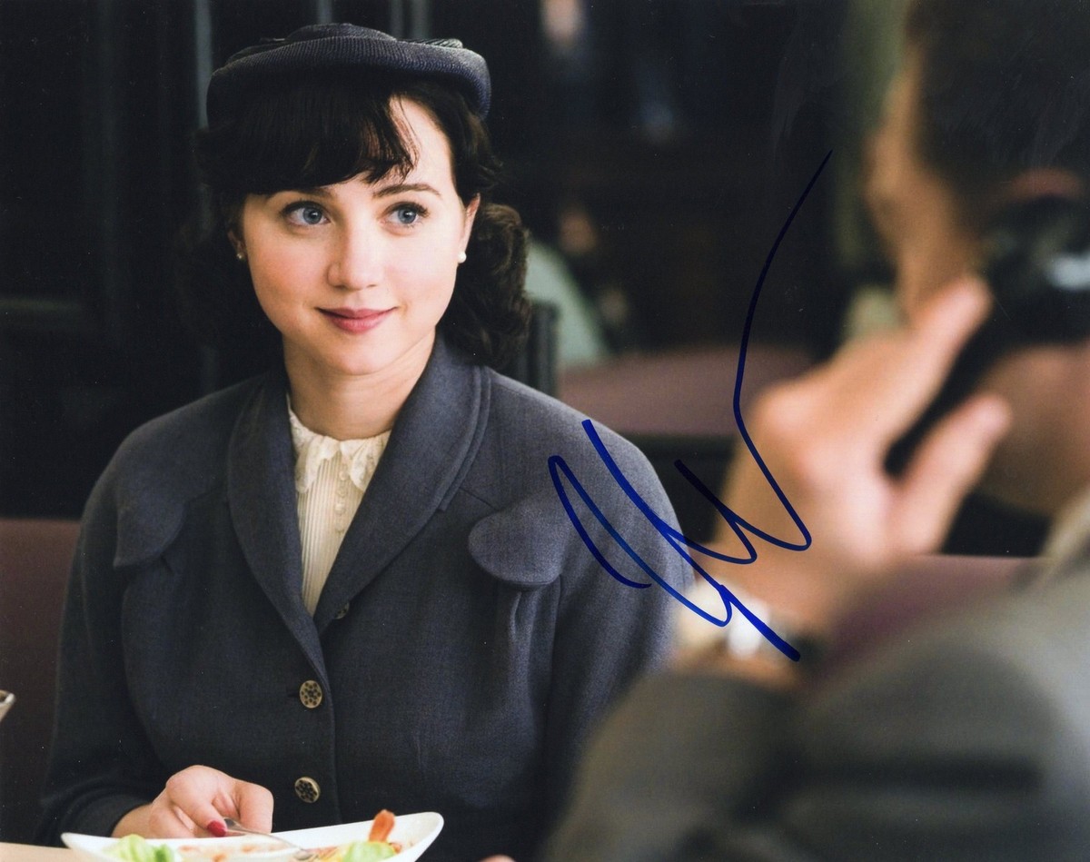 Zoe Kazan signed It's Complicated Movie 8x10 Photo w/COA