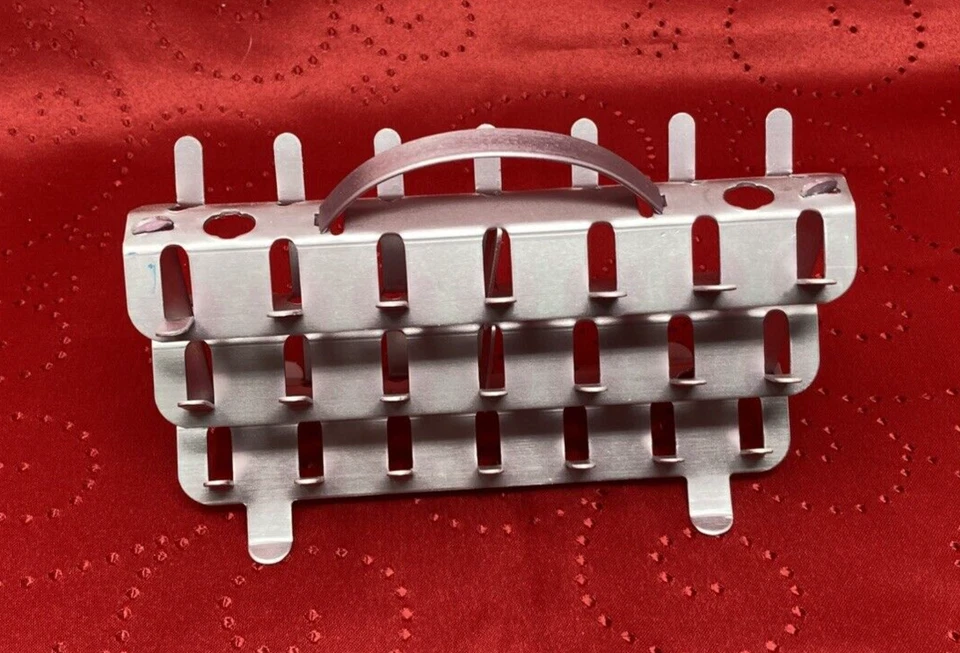 Soporte de carrete de hilo Zierold vintage de ALUMINIO ROSA MEDIADOS DE SIGLO con 19 carretes Foto 4 de 4