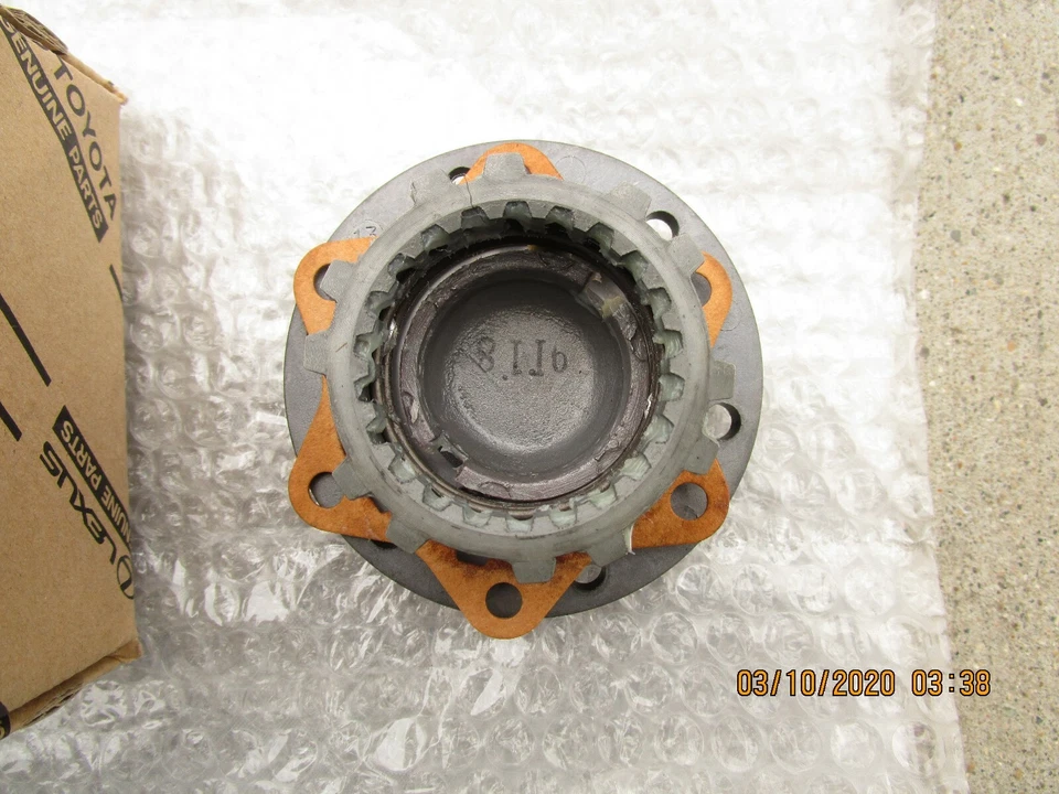 86 - 89 TOYOTA VAN FREE WHEEL MANUAL LOCKING HUB CAP COVER QTY 1 OEM BRAND NEW - Image 4 of 4