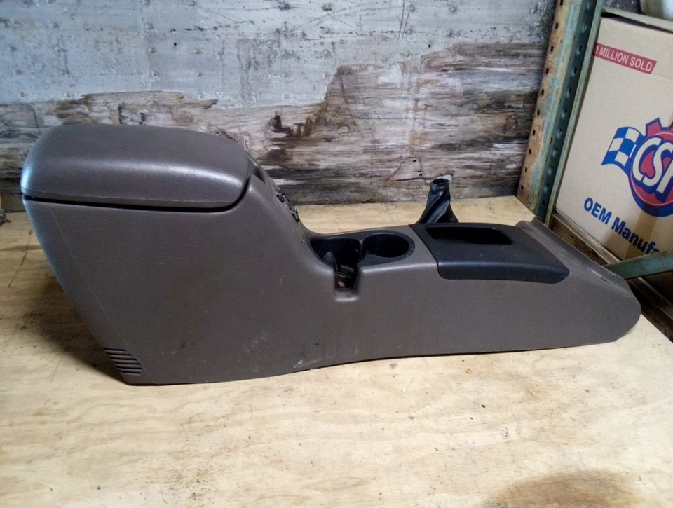2002 - 2004 KJ Jeep Liberty console central completo cinza ardósia - Imagem 2 de 4