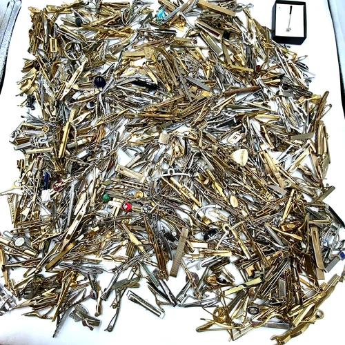 19 Pounds Antique Vintage Estate Costume Jewelry Some Signed. Lot 730