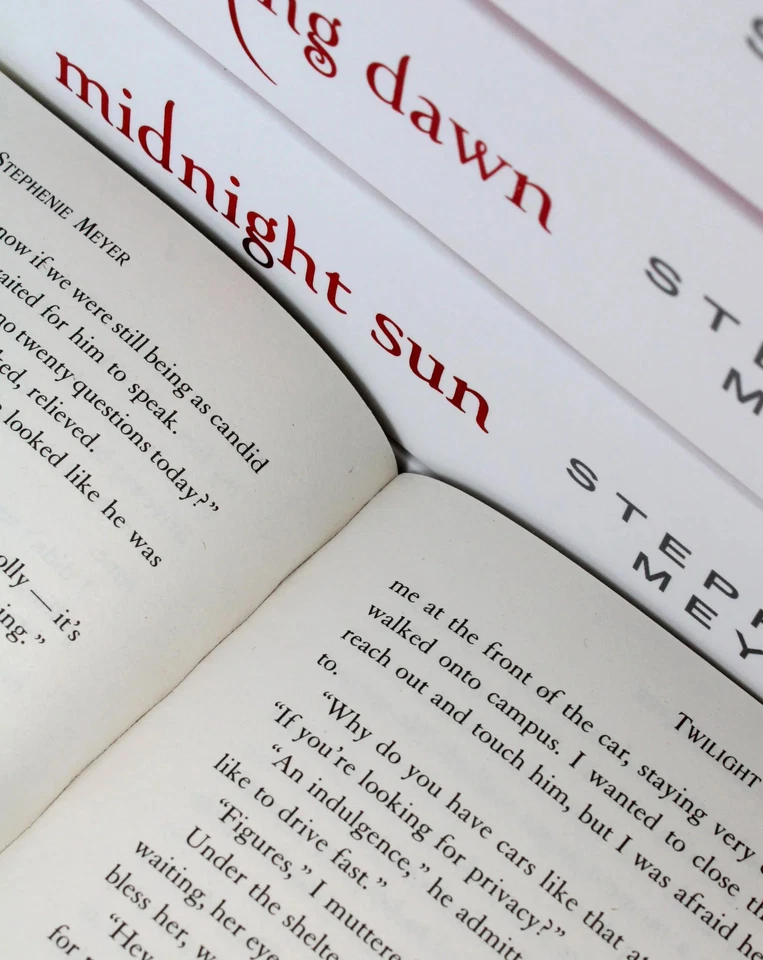 The Twilight Saga 6-Book Set (White Cover) by Stephenie Meyer | Meyer Stephenie - Image 4 of 4