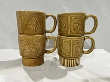 4  Vintage Stackable Ceramic Coffee Mugs - Yellow - Japan