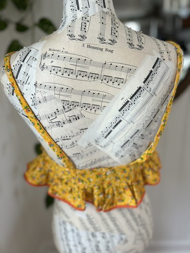 True Vintage 1970s Handmade Halter Top Calico Cropped Ruffles Yellow Button Back - Picture 4 of 7