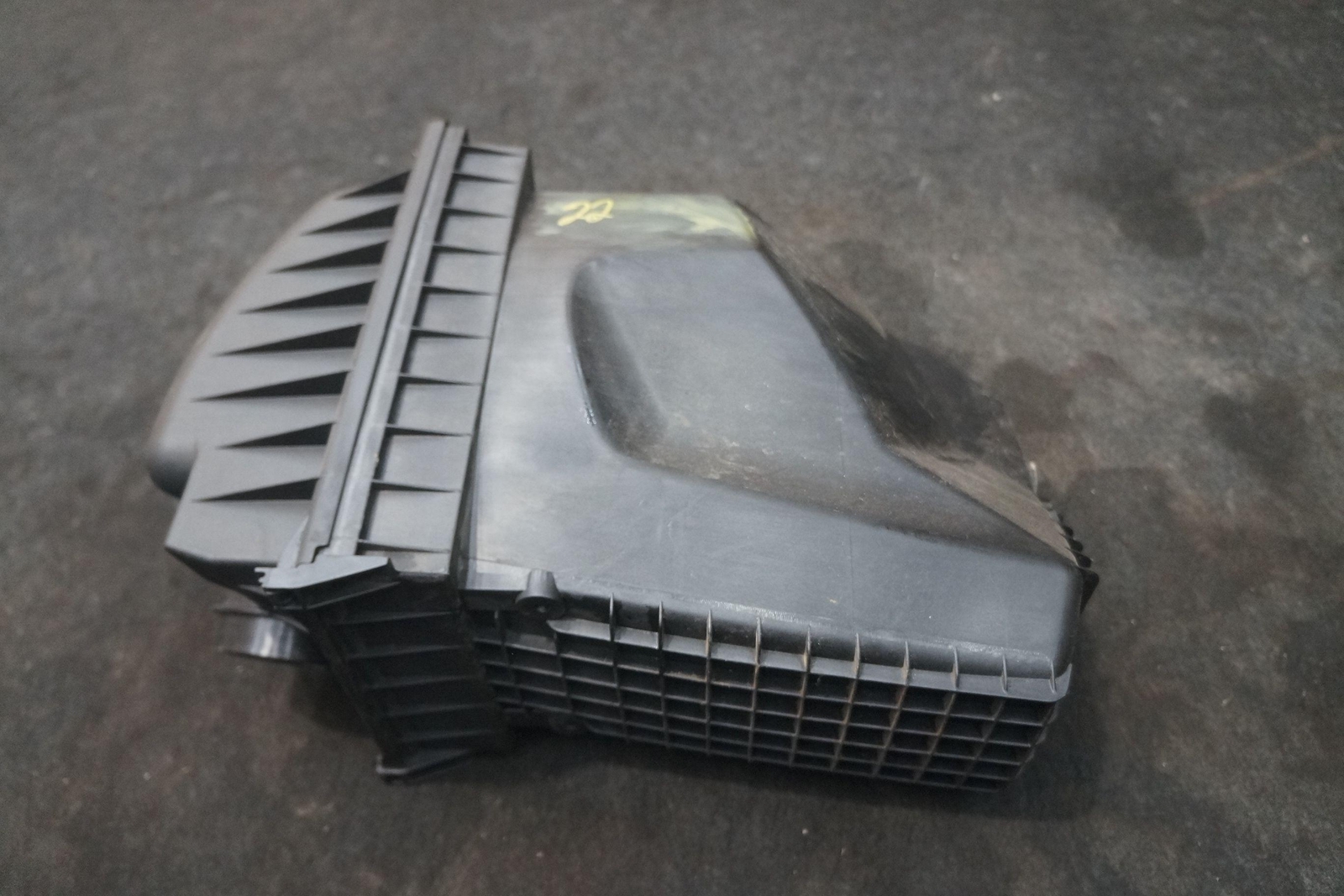 Left Air Cleaner Filter Box Assembly OEM Rolls Royce Phantom 2004