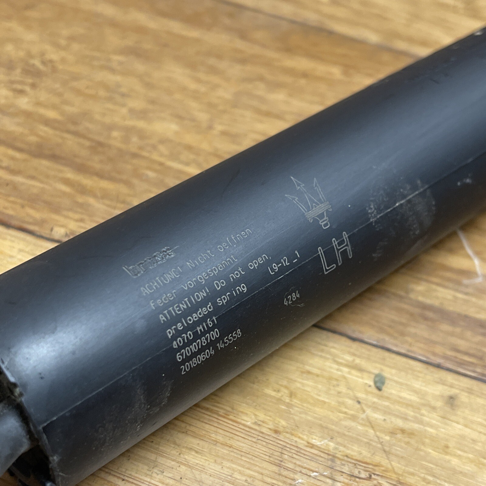 2017-2020 Maserati Levante LiftGate Left Side Power Lift Cylinder Strut OEM