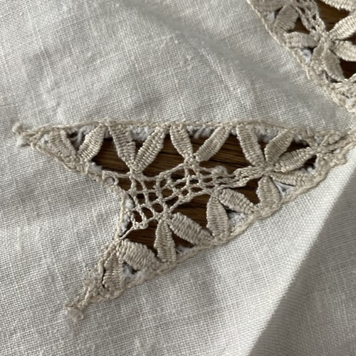 Large round vintage linen lace doily tray cloth  44cm cream crochet - Picture 6 of 6