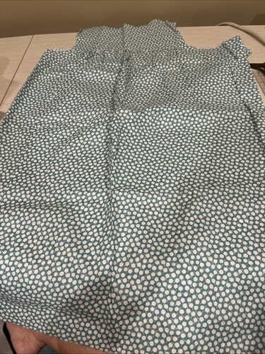 Vintage Lightweight Green And White Cotton Fabric - Picture 4 of 5