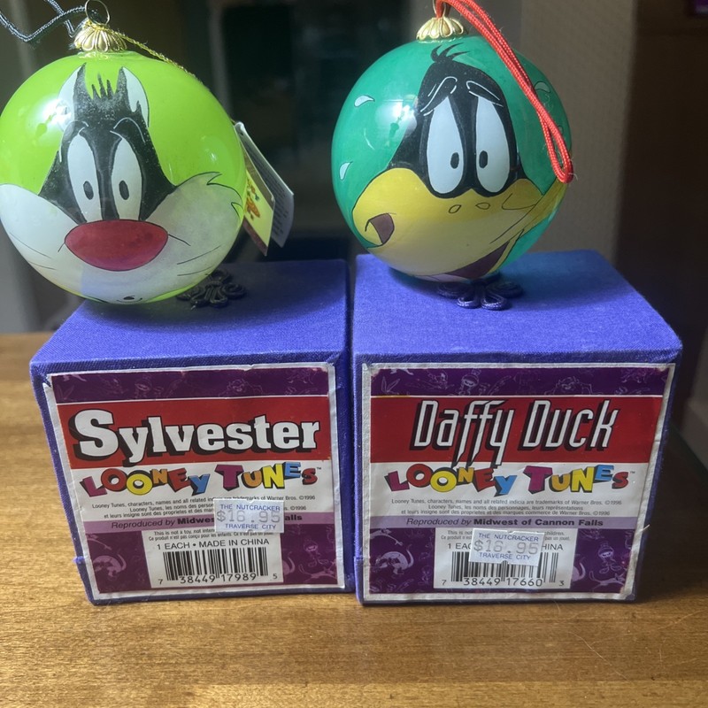 2-VTG 1996 Warner Bros Looney Tunes Ornaments -Sylvester & Daffy Duck w Boxes