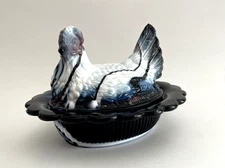 (EXCELLENT) Vintage Mosser Slag Glass Hen on Nest Blue And White on Dish 4.5"