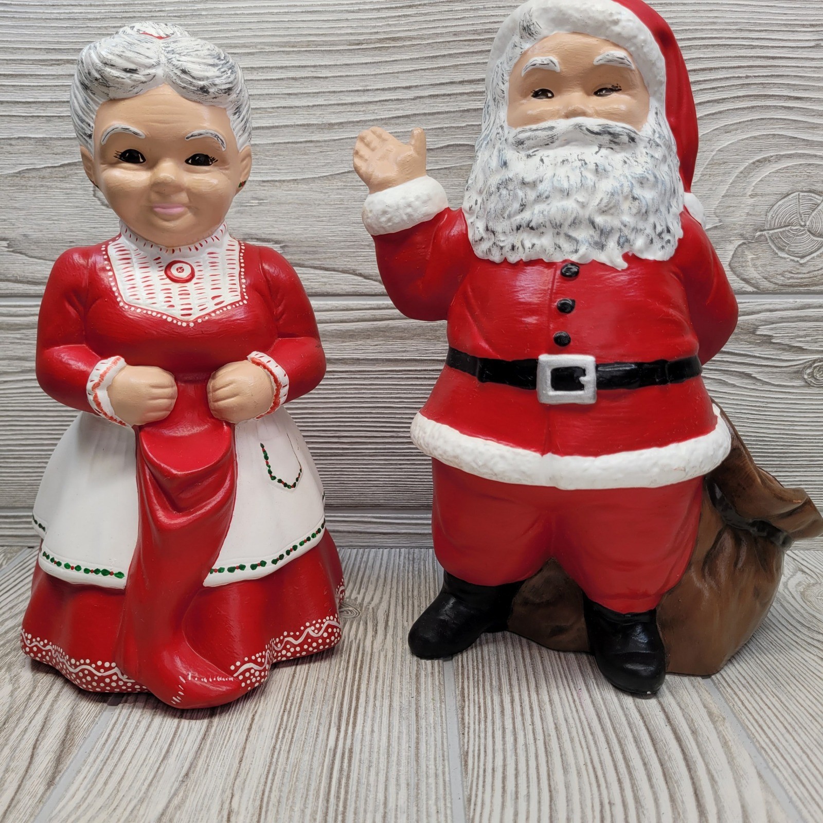 Waving Mr Mrs Claus Santa Fillable Sack Holding Stocking Ceramic Figure Vtg READ