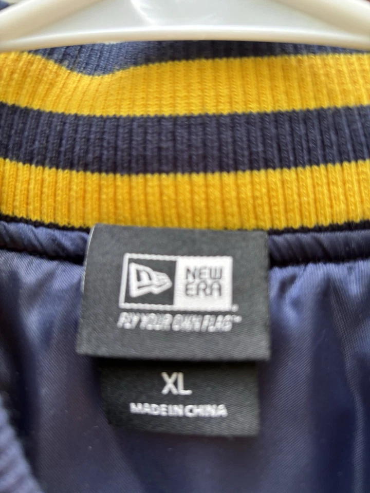 Chaqueta New Era Para Hombre Talla XL Azul Y Amarillo Aspecto Universitario Rara Excelente Estado Foto 3 de 4