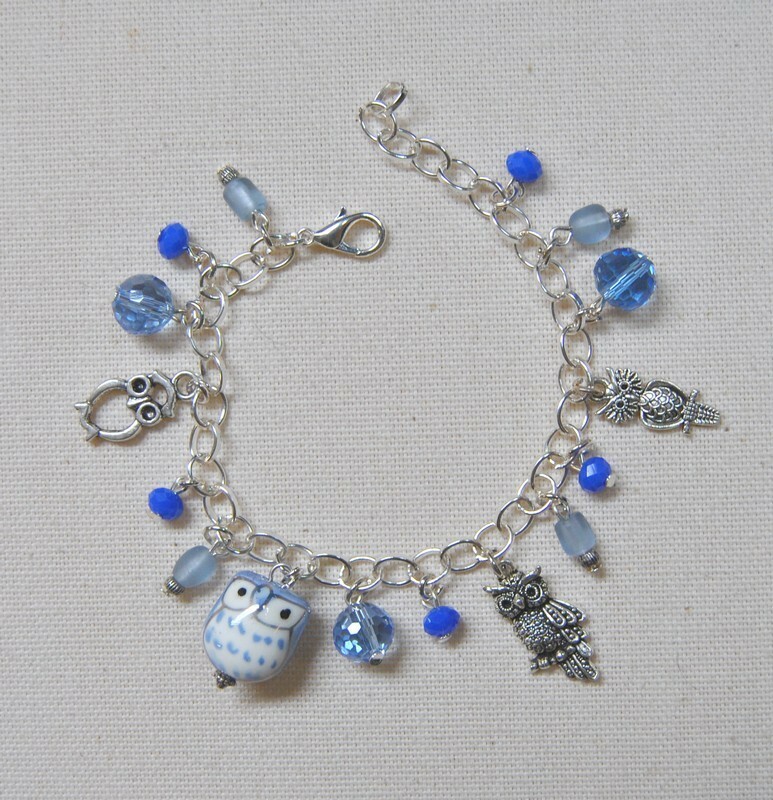 Bracelet à breloques chouettes bleu idéal pour vos tenues d'été bohèmes