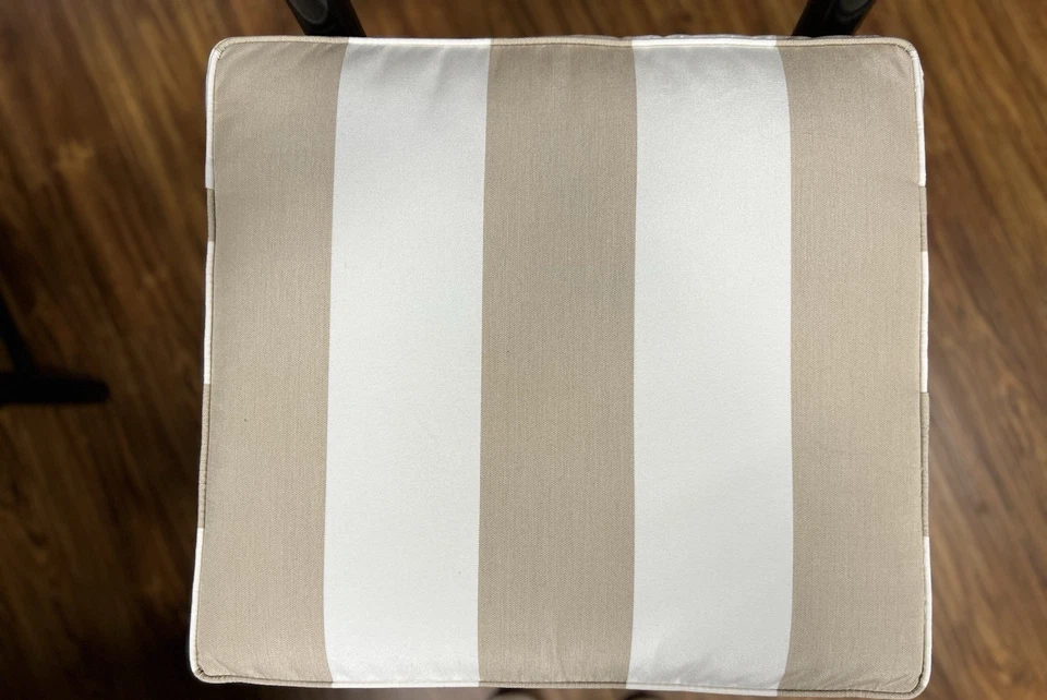 FRONTGATE~ GUARDA-SOL ALMOFADA "AREIA" LISTRA RESORT AO AR LIVRE 21" X 19" D X 3" NOVO COM ETIQUETAS - Imagem 2 de 4