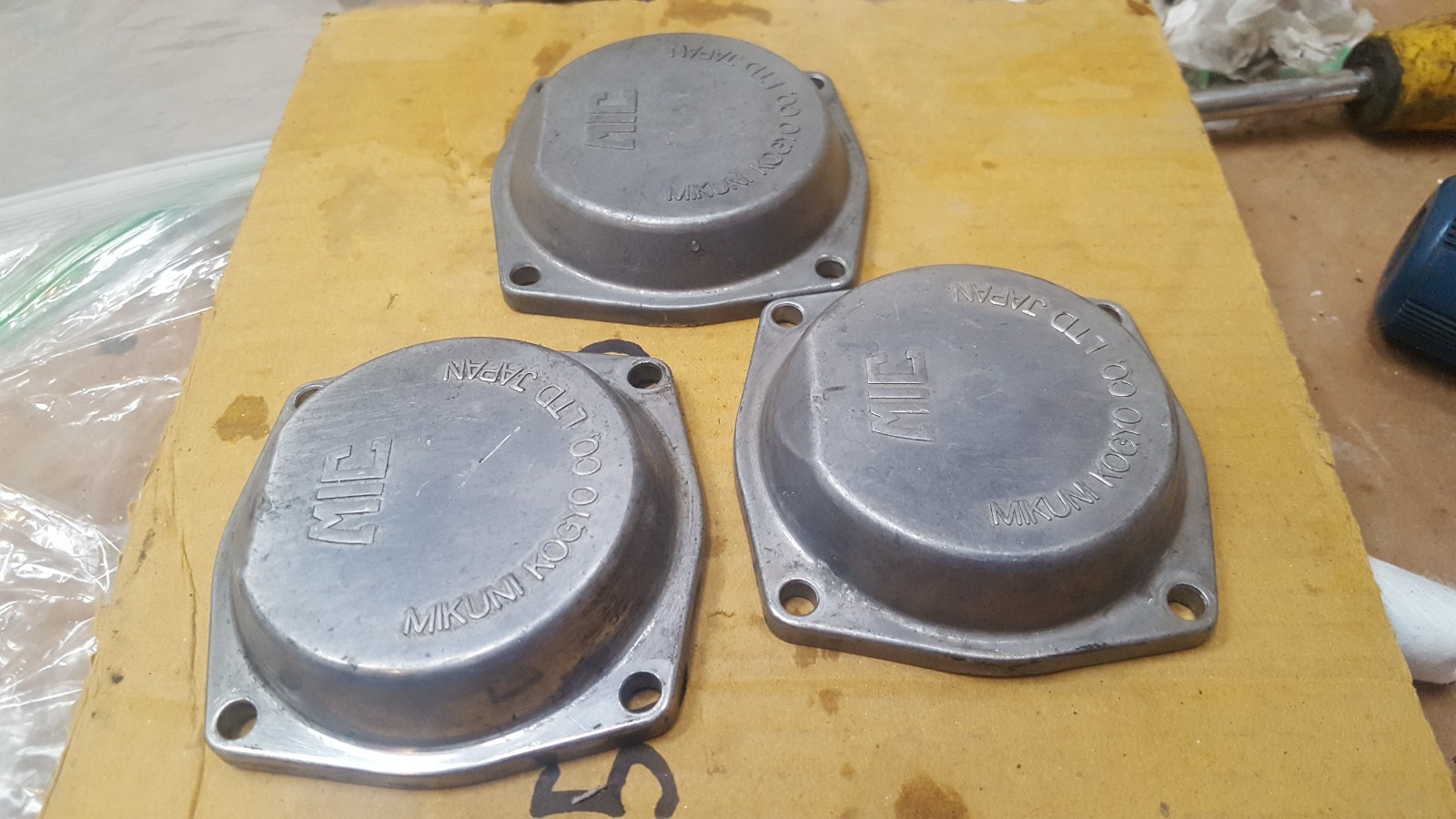 1978 1979 Yamaha XS750 TRIPLE carburetor top cover covers set eBay