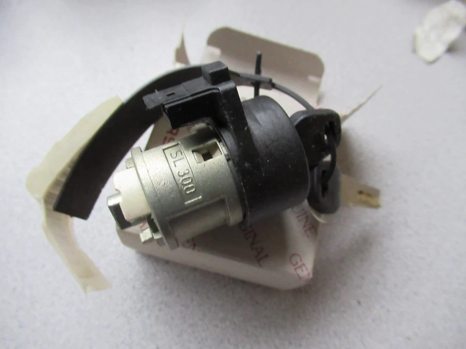 Porsche 986/996('97-'04) Ignition Lock Cylinder With Key 996 347 917 01 - Image 2 of 4