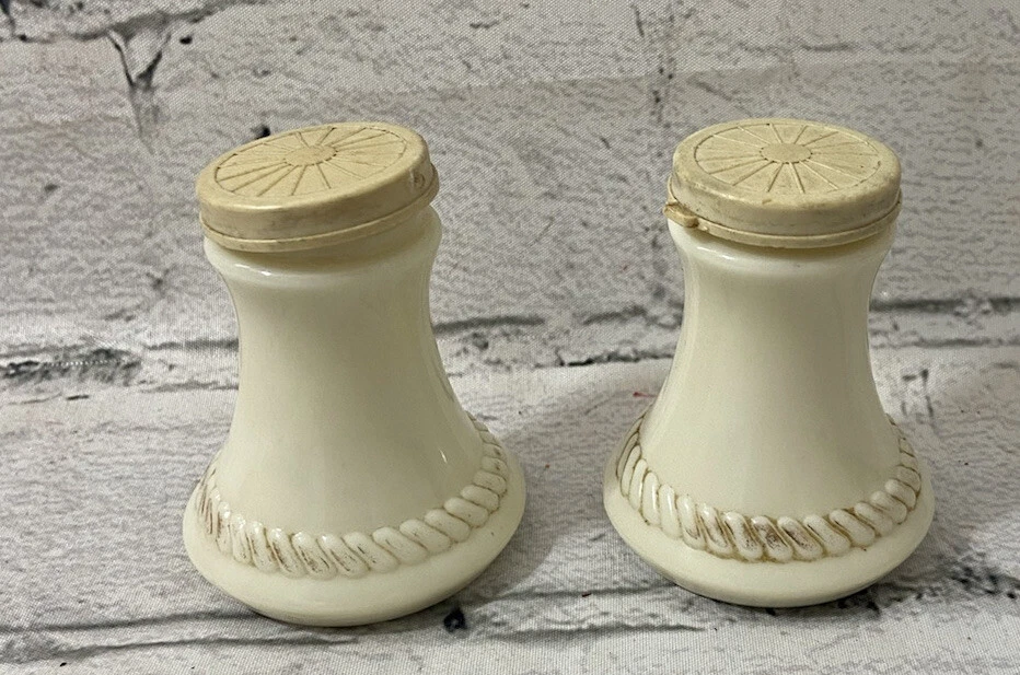 Vaso de natillas Wheaton vintage con sal y pimentero dorado dorado Foto 3 de 4