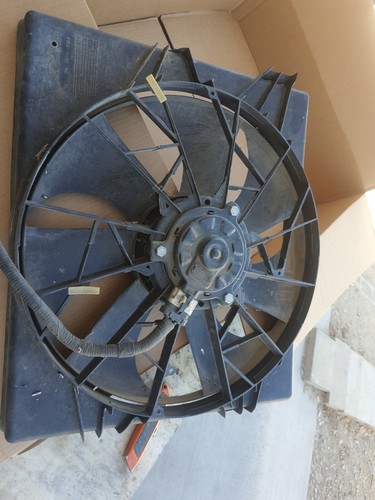 1997 1998 Lincoln Mark VIII ELECTRIC FAN PRO STREET SMALL CRACK IN THE CORNER