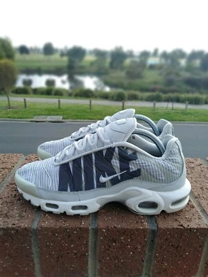 nike tn overbranding