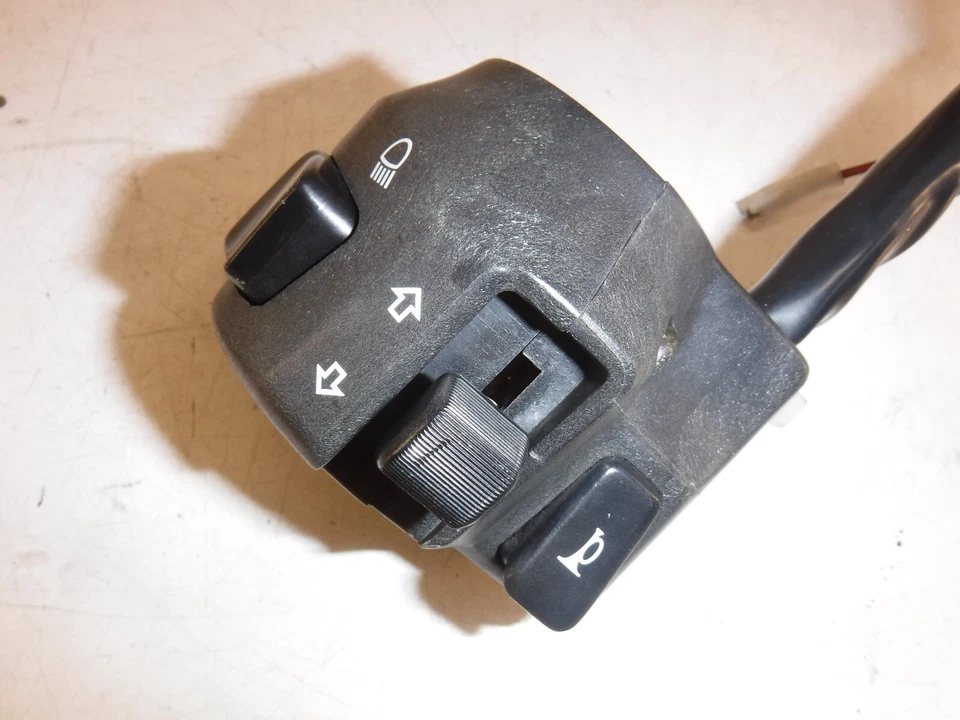 03-09 INTERRUPTORES MANGO IZQUIERDO SUZUKI BURGMAN 400 INTERRUPTOR SEÑALES BOCINA Foto 3 de 4