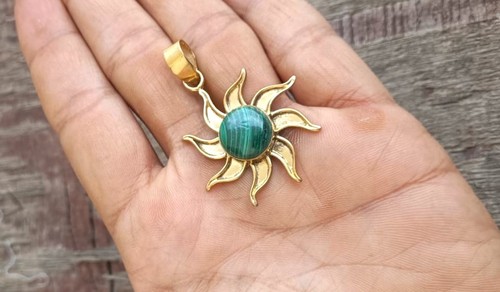 Colgante Sol Malaquita Hecho a Mano Colgante Tribal Bohemio Regalo de Cumpleaños para Mujer - Imagen 7 de 9