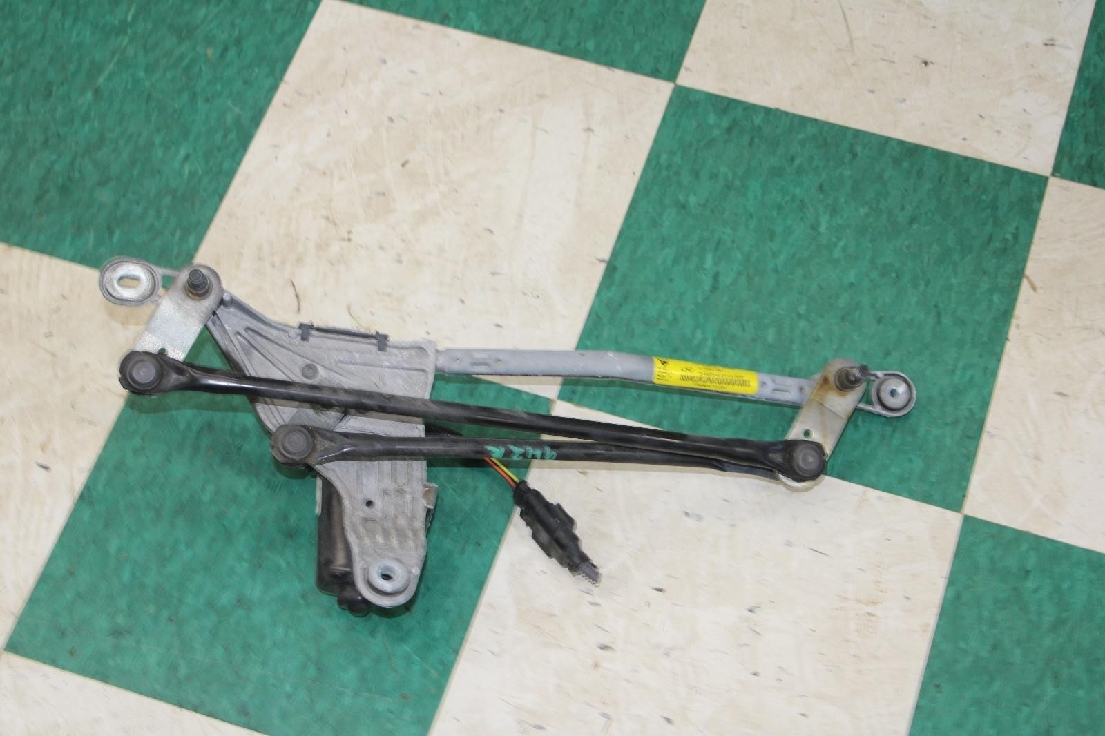 Maserati Ghibli 2014-2021 Front Windshield wiper motor
