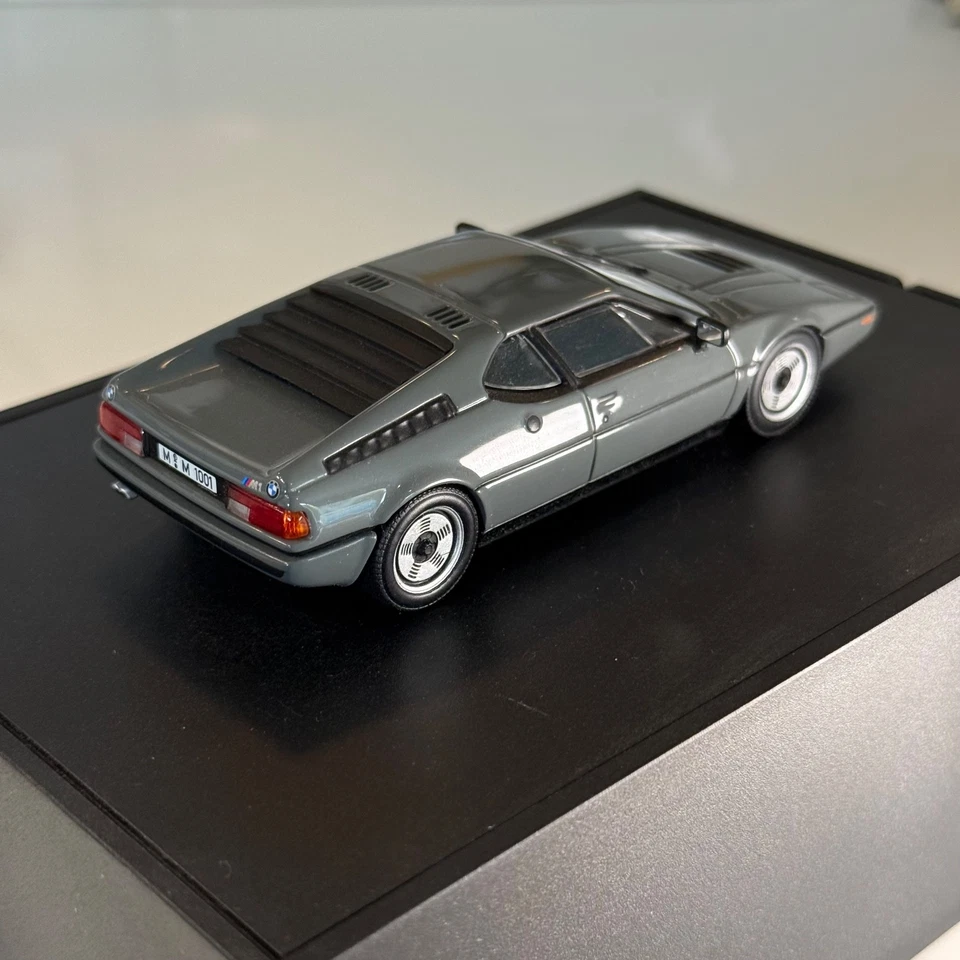 Minichamps 1:43 BMW M1 - Gris - Limpio, en caja en rara caja plegable con especificaciones del concesionario!!! Foto 2 de 4