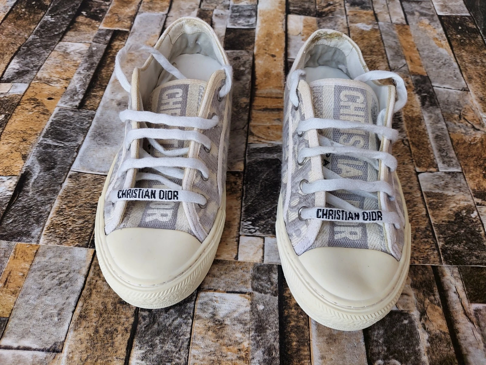 Christian Dior Walk'N'Dior toile brodée gris pierre